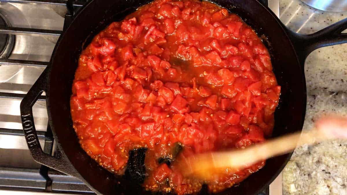 Cook the sauce. 
