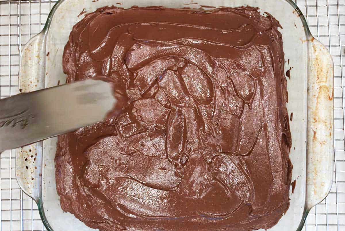 Frosting the cake with an offset spatula. 