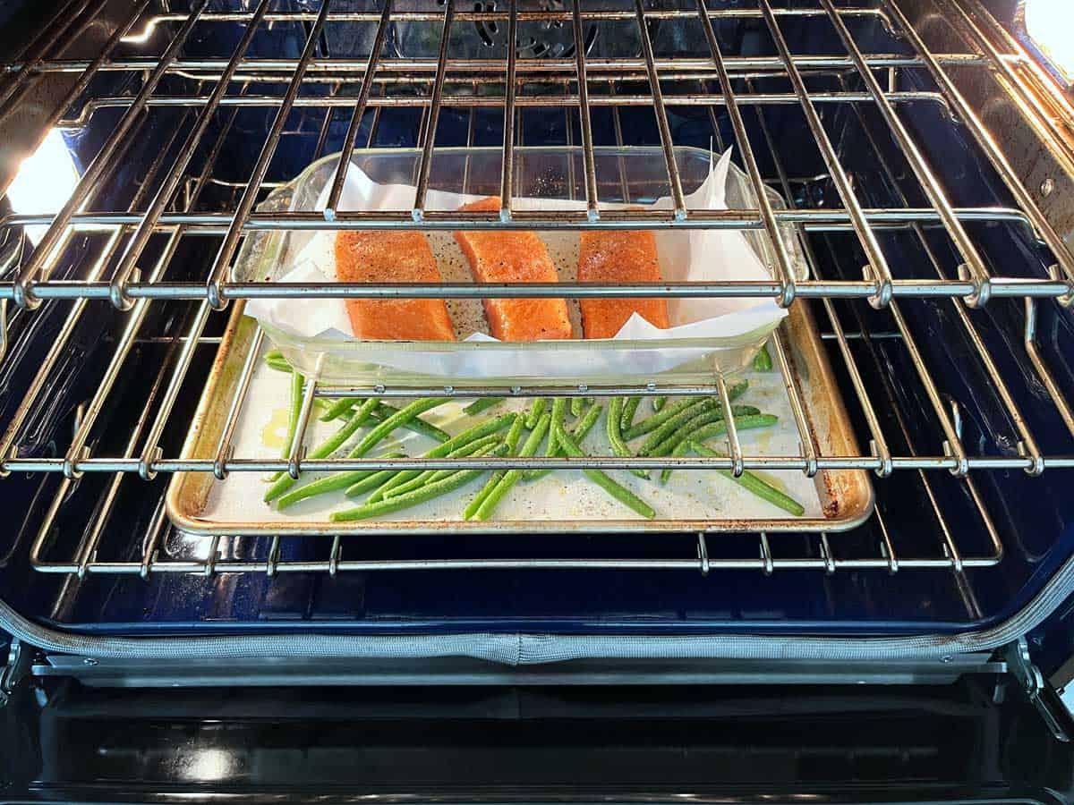 Salmon and green beans baked in the same oven. 