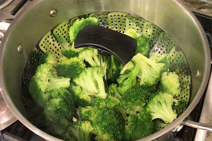 Steaming the broccoli.