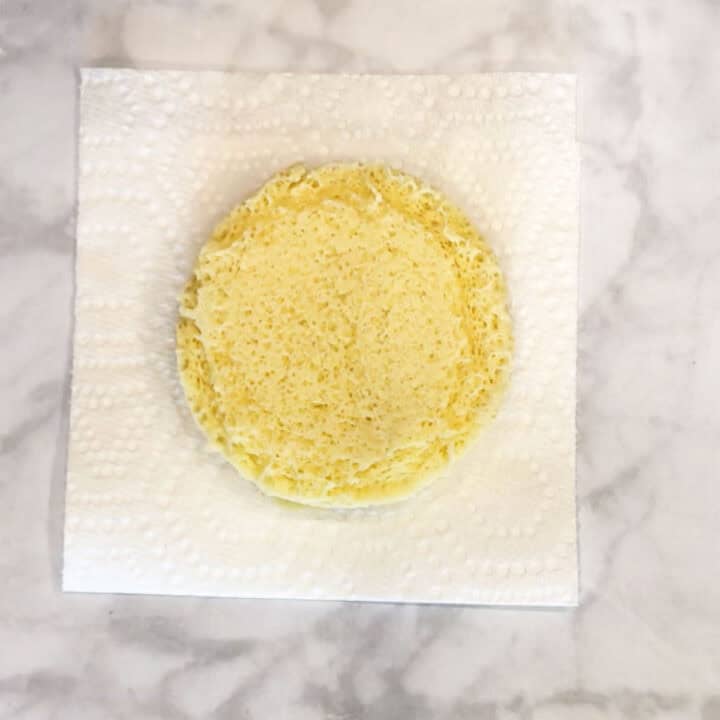 90-second bread is ready on a paper towel.